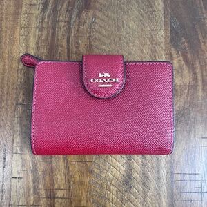 *NWOT* COACH Gold/True Red Leather Medium Corner Zip Wallet Style No. 6390